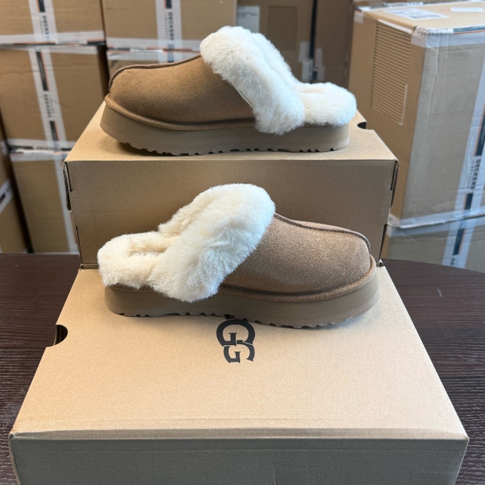 UGG WOMEN'S DISQUETTE (CHESTNUT)